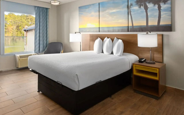 Days Inn by Wyndham Hardeeville Near Hilton Head