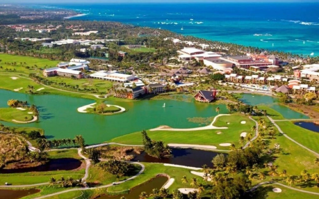 Los Corales Beach Front E101