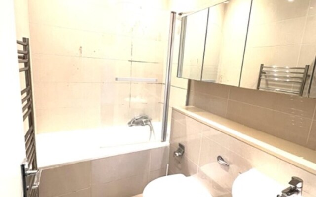 Impeccable 2-bed Apartment in London