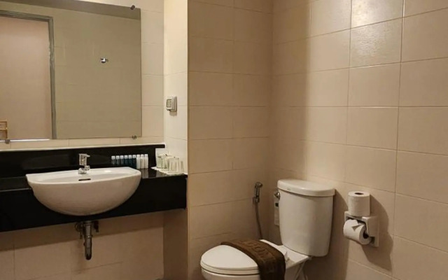 Prom Ratchada Hotel