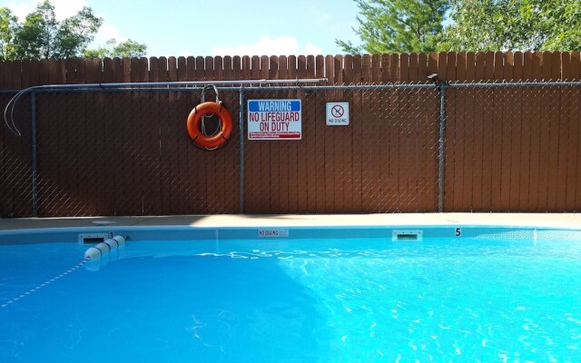 Shady Acre Inn and Suites