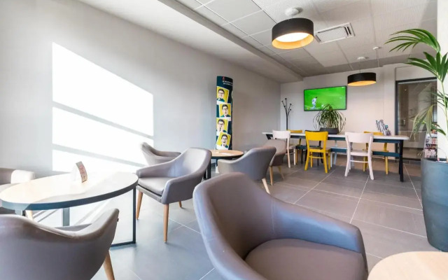 B&B HOTEL Troyes Magasins d'usine