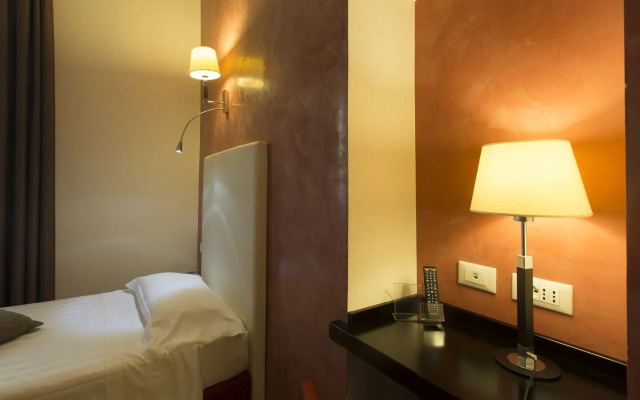 Floris Hotel