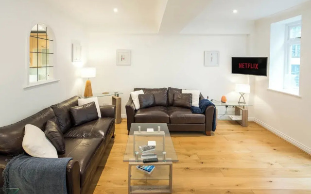 1BD Modern City Oasis: Near London Attractions