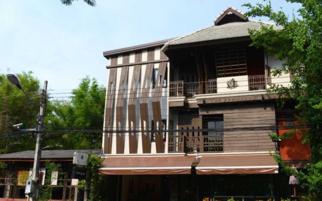 The Peaberry Explorer Hotel