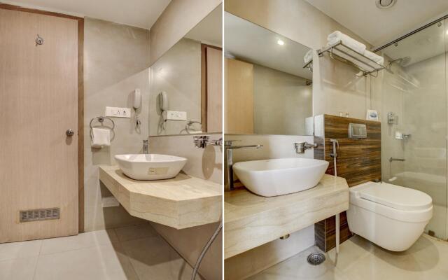 Vaccinated Staff- Capital O 74657 Nandhana Regent