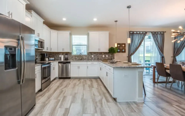 6 Bedroom 5 Bathroom Vacation Home