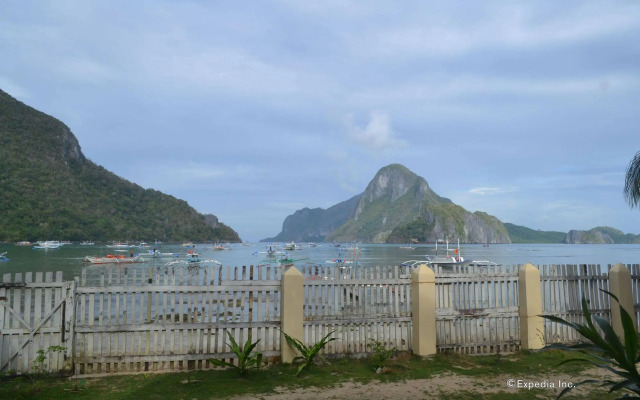 Lally and Abet Beach Cottages