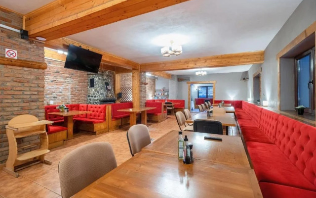 . Hotel Craiul Crailor