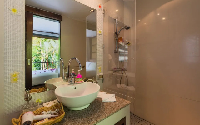 Spectacular Seaview Pool Villa Kalim 6
