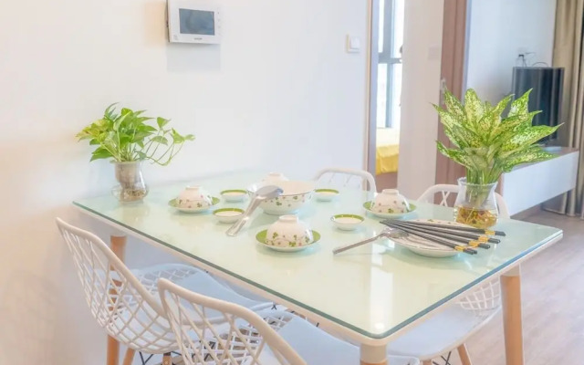 Canh Apartment in Vinhome Skylake