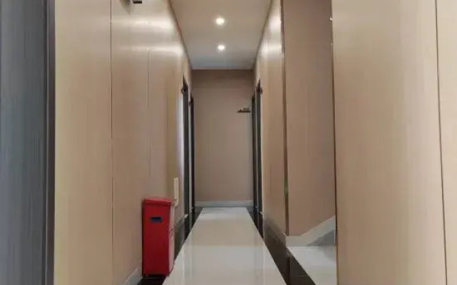 Alley to Hotel (Sanya College)