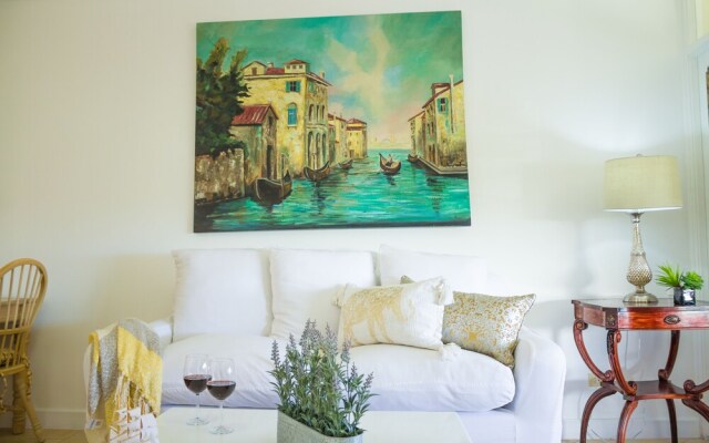 Kingston Luxury Condo Apartment