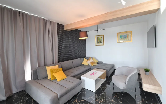 Villa Luna- Private Heated Pool