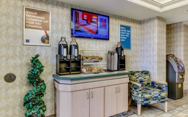 Motel 6 Saskatoon, SK