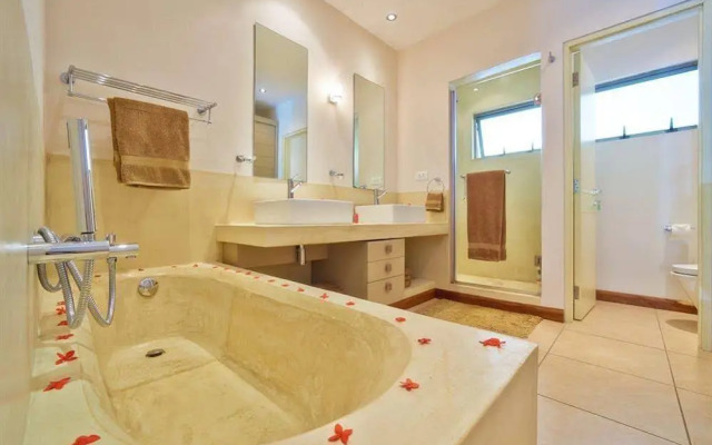 Bon Azur Elegant Suites & Penthouses by Lov
