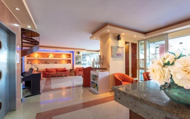 Hotel Avra