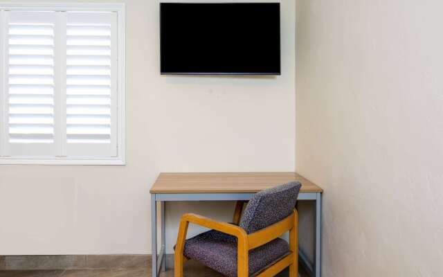 Super 8 by Wyndham Bakersfield Ca