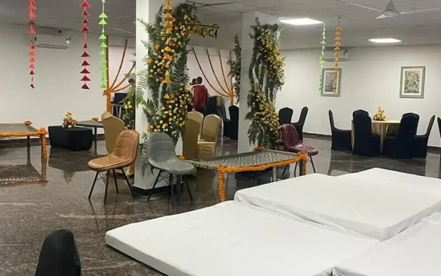 Posh Garden Inn