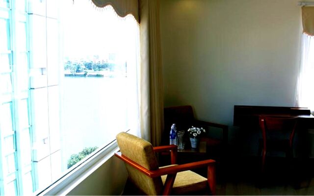 Paradise Hotel