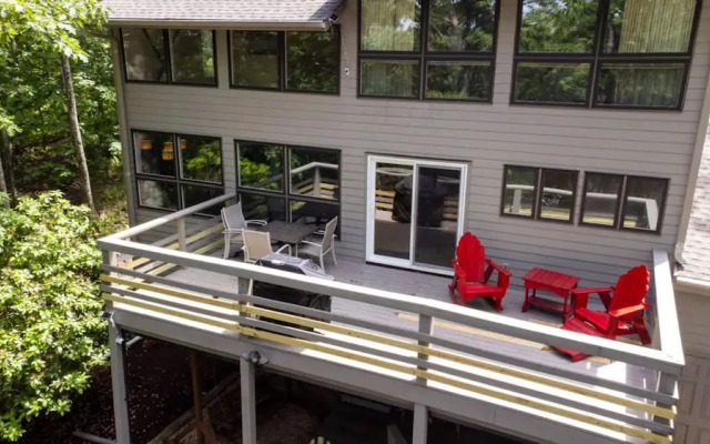 Wintergreen Retreat Jacuzzi Sauna dog Friendly