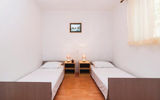 Stunning Apartment in Rovanjska With 3 Bedrooms