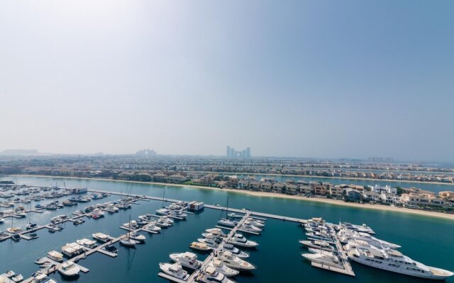 Big Bright Luxury Apt w Atlantis Sea Views on Palm Jumeirah