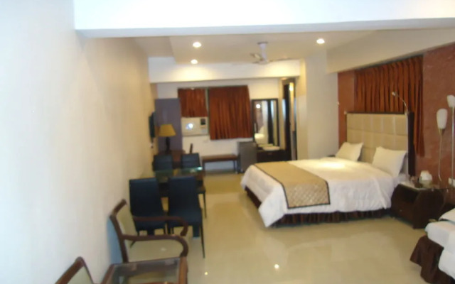 OYO 8786 Hotel Maan Residency