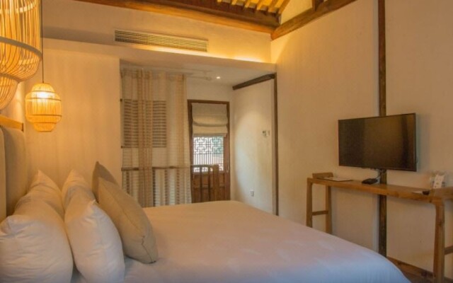 Kaiyuan Hotel · Seabirds