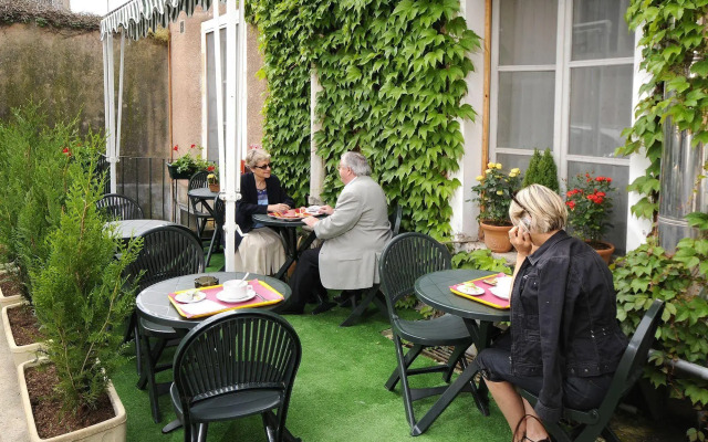 Citôtel le Plat dEtain