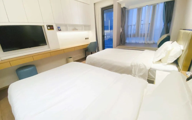 Rho Hotel