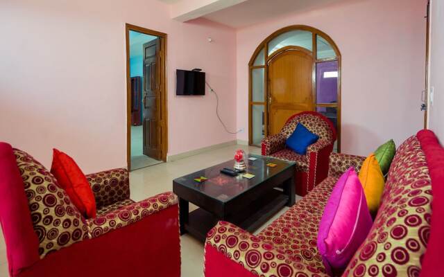 OYO 13894 Home Skyline Homestay Near Picture Palace