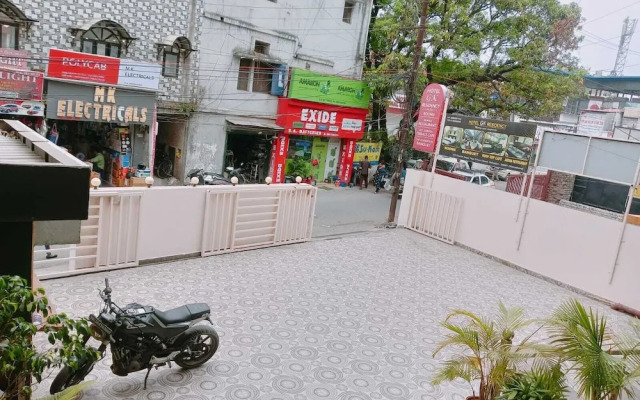 Treebo G K Residency Near Dehradun Railway Station