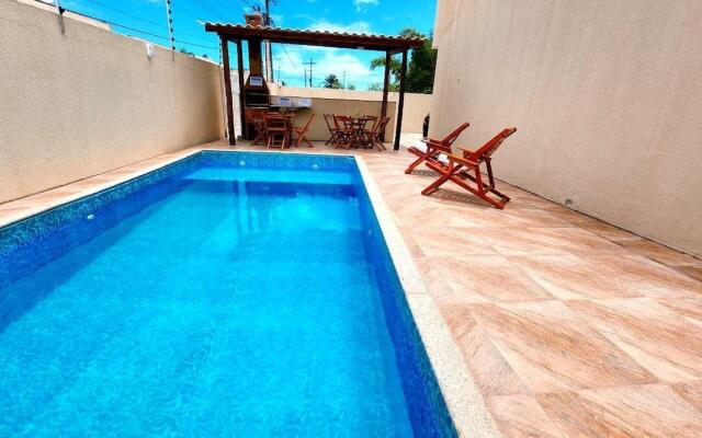 2 suítes c/ Ar, Piscina, Churrasqueira, 500mt Mar