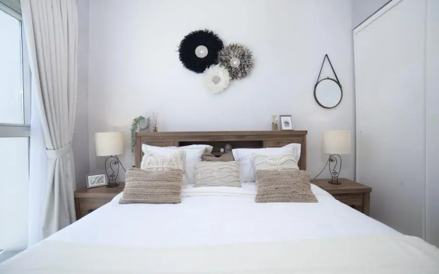 Contemporary 1BR Sleeps4 Balcony Pool Gym Dxbhills