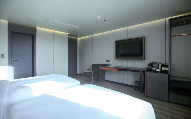 L&L City Hotel