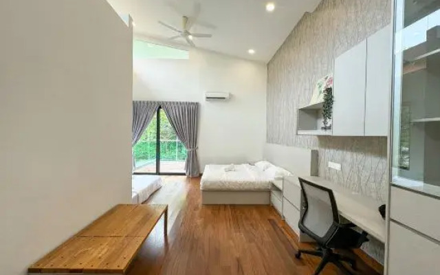 Green Escape City Private Pool Haven 24 pax