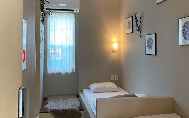 The Wardrobe Hostel Roppongi