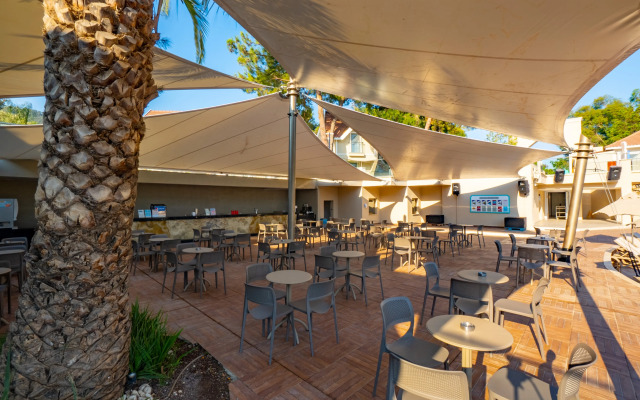 Long Beach Club Nature