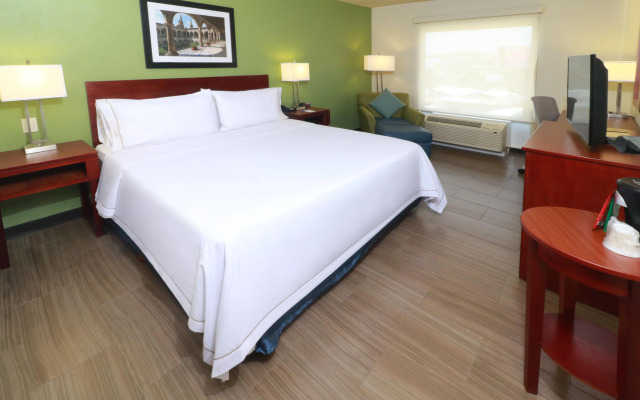 Holiday Inn Express Guadalajara Aeropuerto by IHG