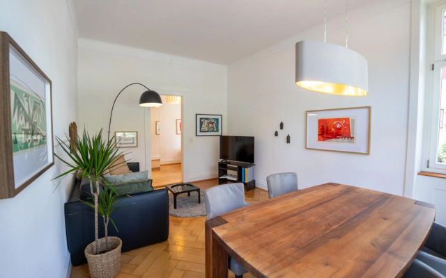 Charmante Altbauwohnung am Rhein