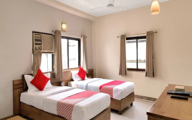 OYO 12020 Hotel Ratna Regency