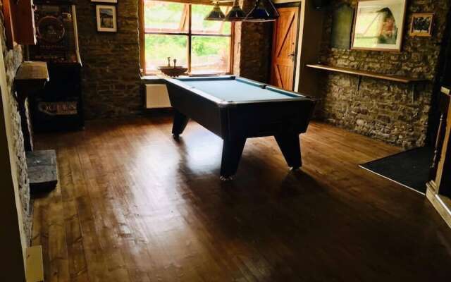 Gwaelod Y Garth Inn