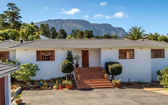 Hout Bay Lodge