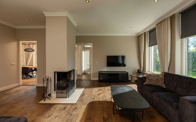 Tasteful Holiday Home With Spacious Garden