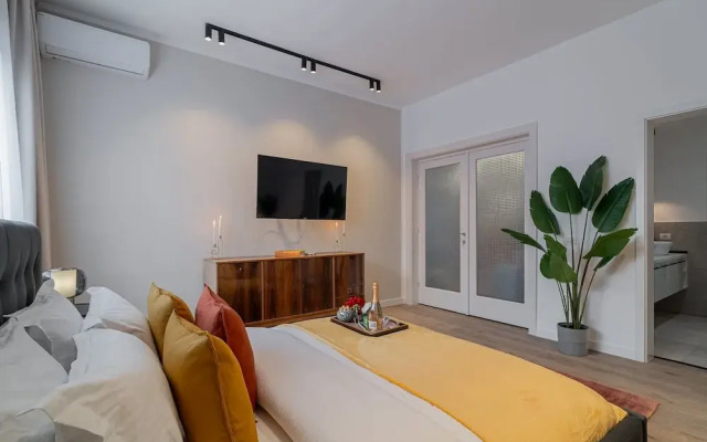Vibrant & Spacious 3BR Condos on Amzei Square