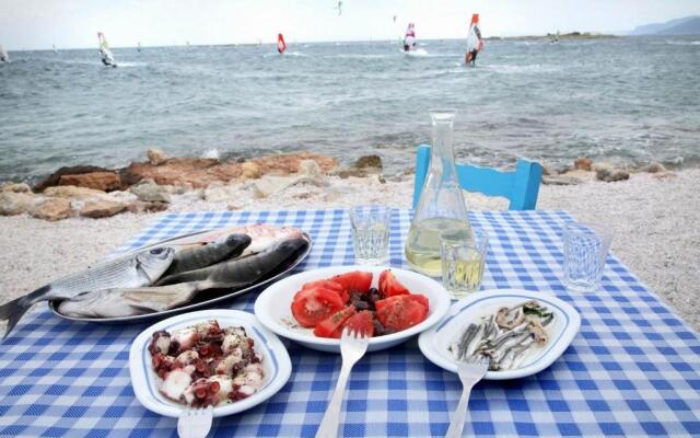 Athens windsurfing, Artemida Loutsa, Seaside Apartment