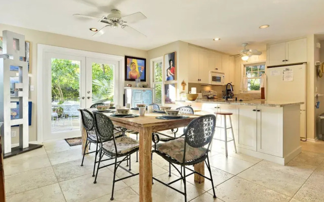 Artist Garden by Avantstay Great Location w/ Balcony, Outdoor Dining, Shared Pool & Bbq! Week Long Stays