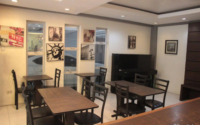 OYO 114 One Liberty Hotel