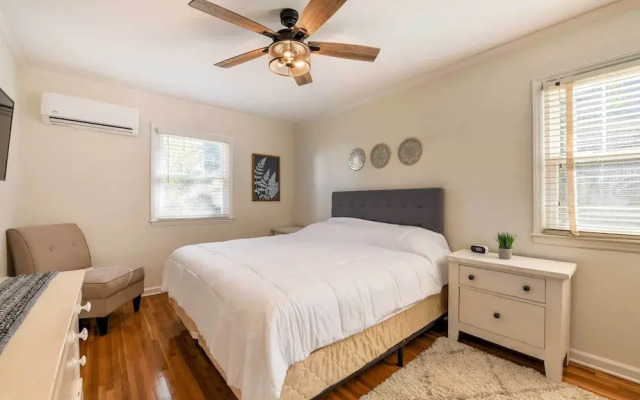 Charming Charlotte Condo - Fully Renovated!